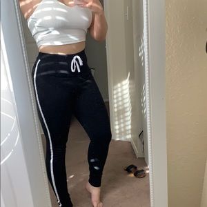 Sweats :) size 4 comfy , stretchy, and fitting 😍